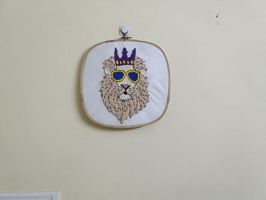 Lion embroidery with hoop - 10 inches