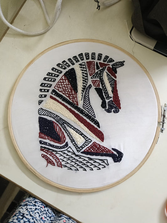 Horse embroidery pattern pdf with instructions - 3 sizes (8inch, 10inch, 12inch)